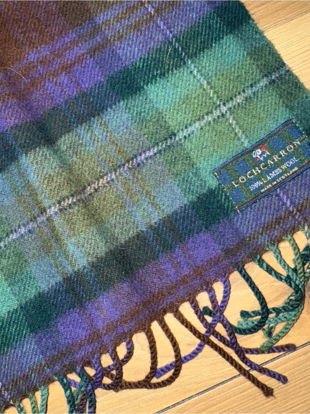 Lochcarron Of Scotland Fringed 100% Lambswool Tartan Plaid Scarf Green Purple - Picture 5 of 5